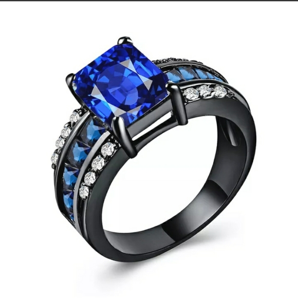 Emerald Cut Blue Saphire Ring - Picture 4 of 4